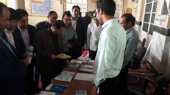توسط امور آب وفاضلاب شهرستان آشتيان   برپايي ميزخدمت در نماز جمعه اين شهر