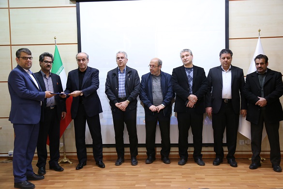 در گردهمایی مدیران شرکت آب وفاضلاب استان مرکزی از مديران برتر امور آب و فاضلاب شهر هاي استان تقدير شد