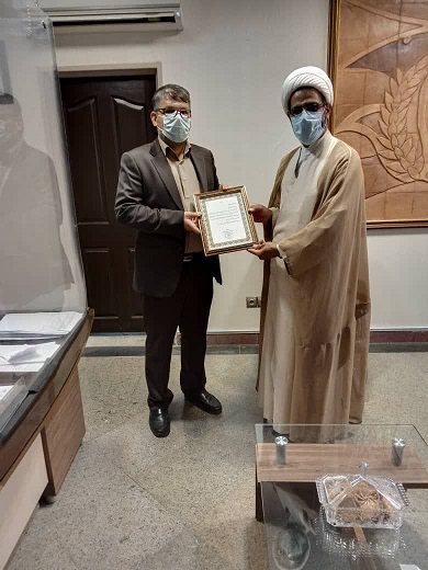 تقديرمسئول دفتر امور روحانيون استان مركزي از مدير امور آب وفاضلاب شهرستان اراك