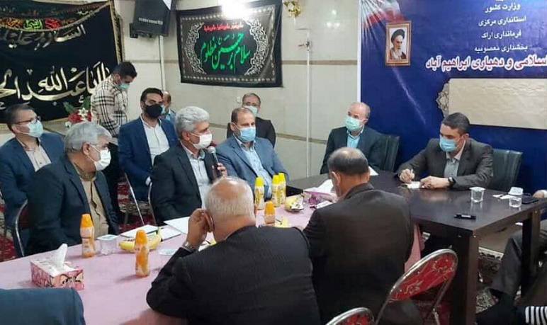 بررسي وضعيت آب روستاي ابراهيم آباد اراک با حضور استاندار مركزي