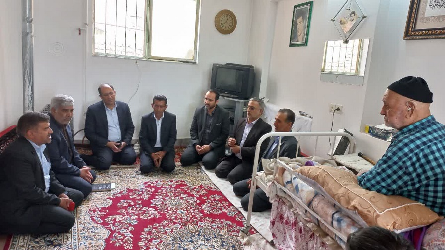 دیدار مدیرعامل شرکت آب وفاضلاب استـان مرکزی با خـانـواده شــهید عملیات بیت المقدس