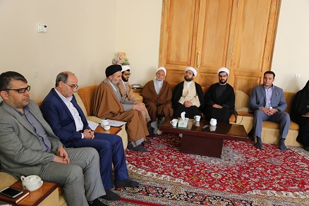 اولین جلسه شورای فرهنگی و دینی شرکت آبفا استان مرکزی در سالجاری با حضور امام جمعه شهر خمین در بیت امام خمینی (ره) برگزار شد
