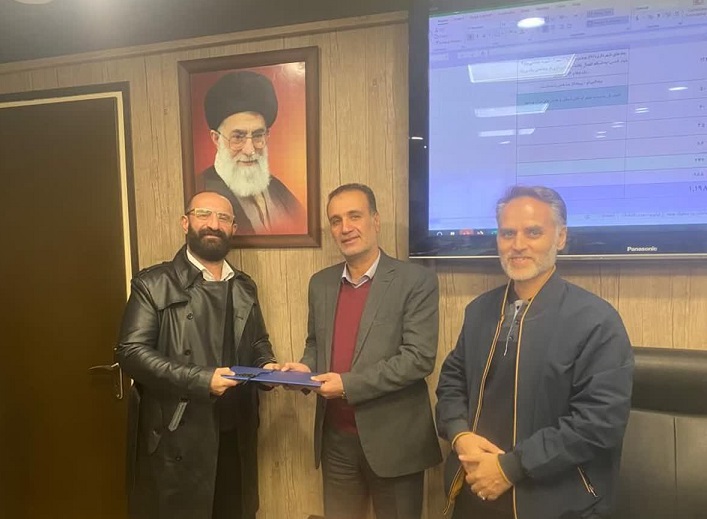 تقدیر از همکار شرکت آب و فاضلاب استان مرکزی بواسطه هبه کردن زمین برای اجرای پروژه آبرسانی